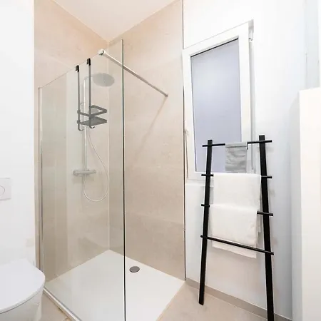 Comfortable Urban Retreat For 6 In
