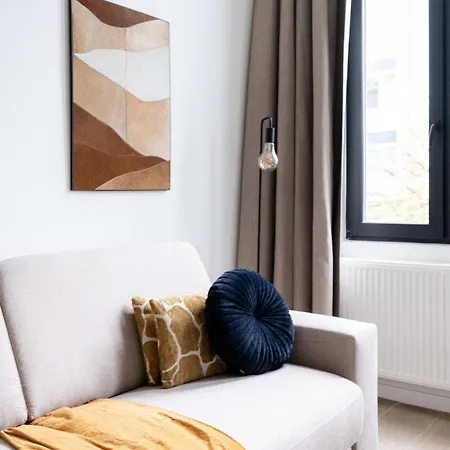 Comfortable Urban Retreat For 6 In 아파트 *