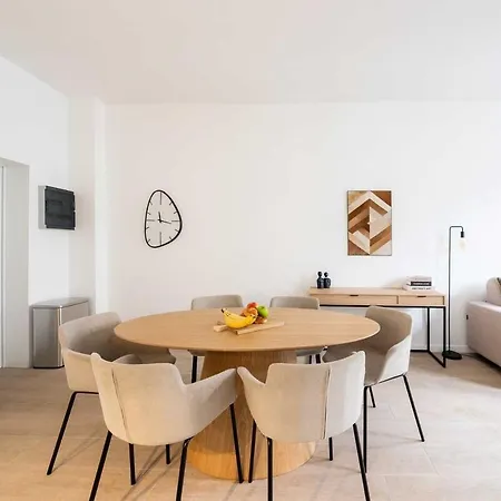 Comfortable Urban Retreat For 6 In *